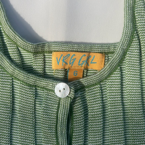 Green Ribbed Button-Up Crop! 🦎 - Picture 2 of 4